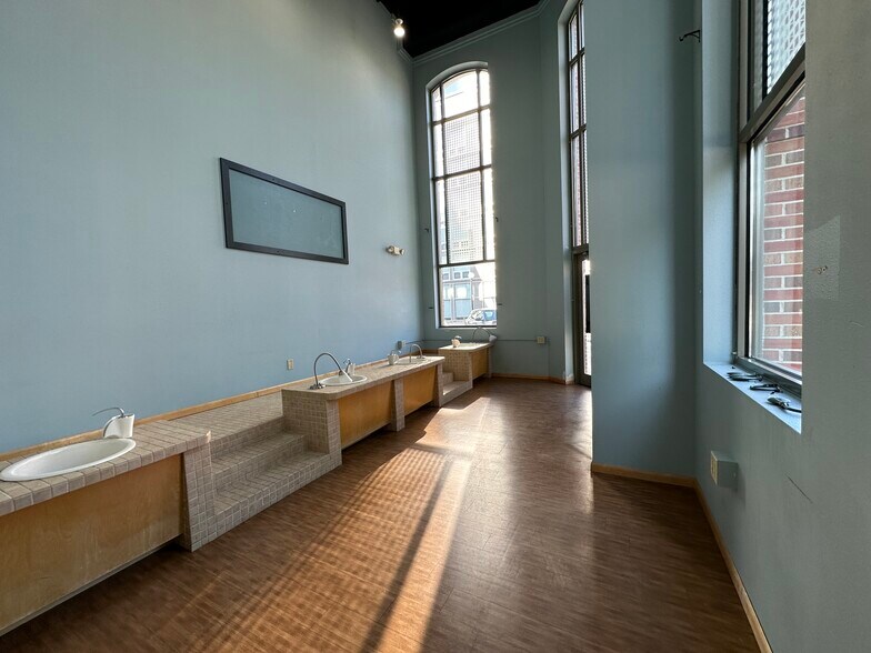 More Photos Of 4 S Linn St, Iowa City Office For Lease
