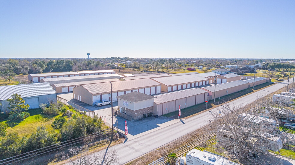 More Photos Of 207 27th St, San Leon Self Storage For Sale