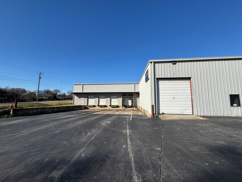 More Photos Of 1450 Poplar Ln, Nashville Service For Lease