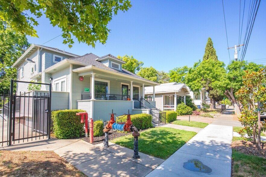 More Photos Of 4322 4th Ave, Sacramento Office Residential For Sale