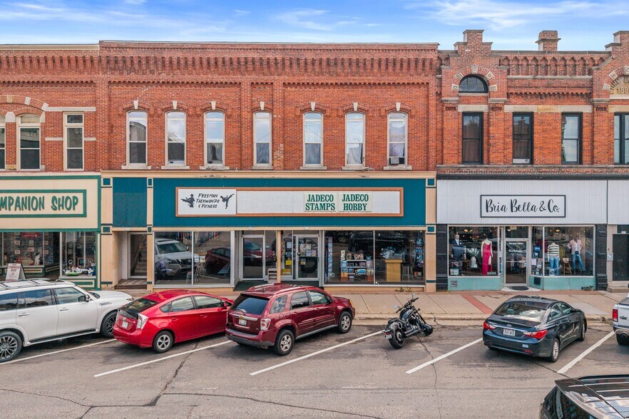 More Photos Of 927 Main St, Stevens Point Storefront Retail Residential For Sale