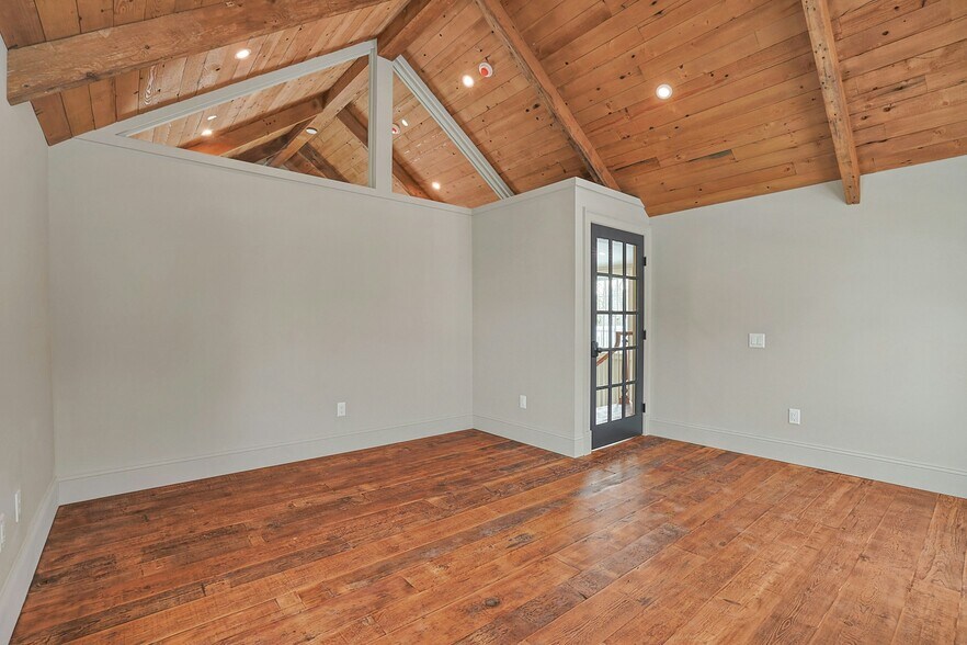 More Photos Of 77 Main St, Tappan Loft Creative Space For Lease