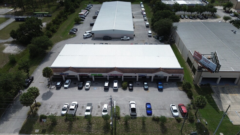 More Photos Of 11601 S Orange Blossom Trl, Orlando General Retail For Lease