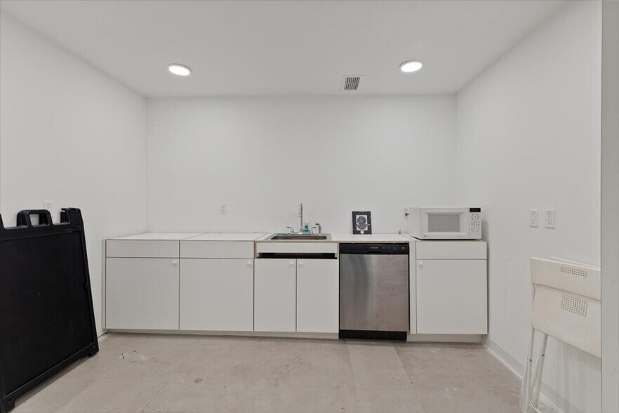 More Photos Of 3800 N Nebraska Ave, Tampa Freestanding For Sale