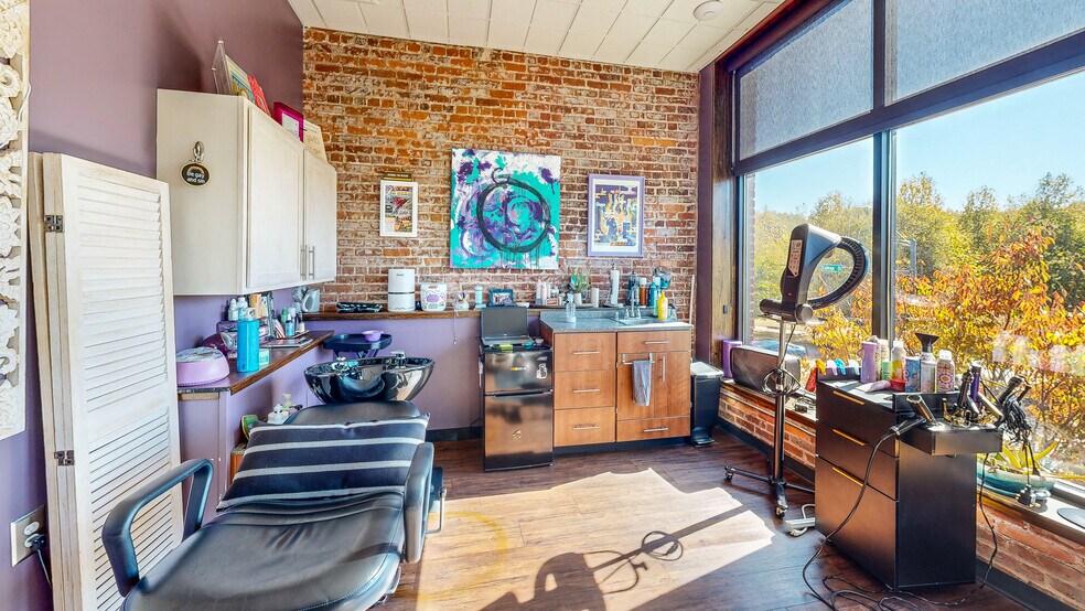 More Photos Of 124 College St, Asheville Office Residential For Sale