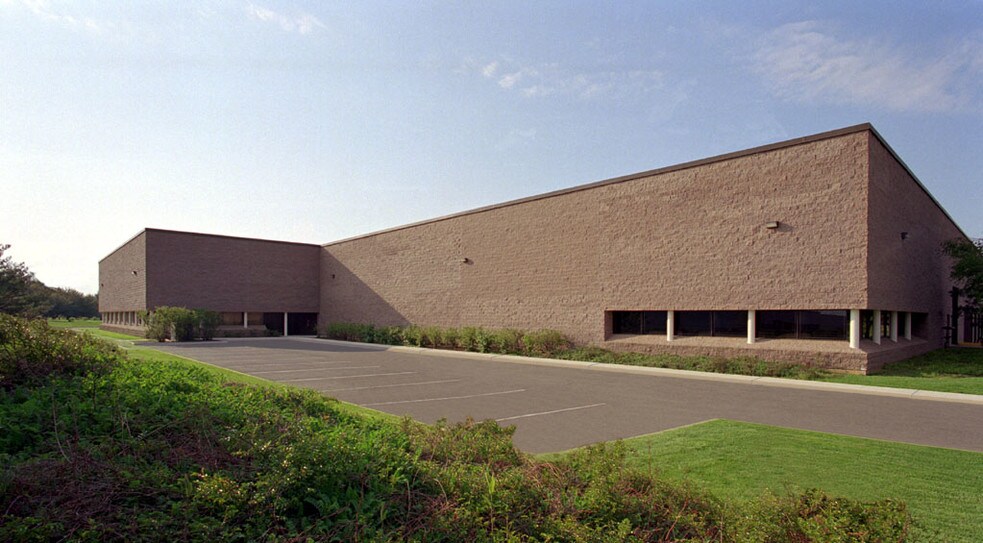 More Photos Of 80 Stults Rd, South Brunswick Warehouse For Lease