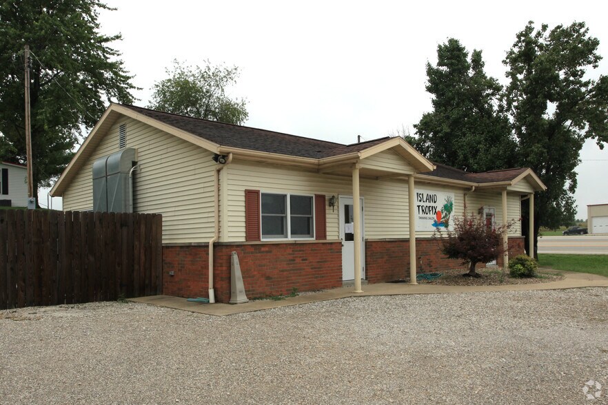 Primary Photo Of 2105 Pine Dr, Ferdinand Freestanding For Lease