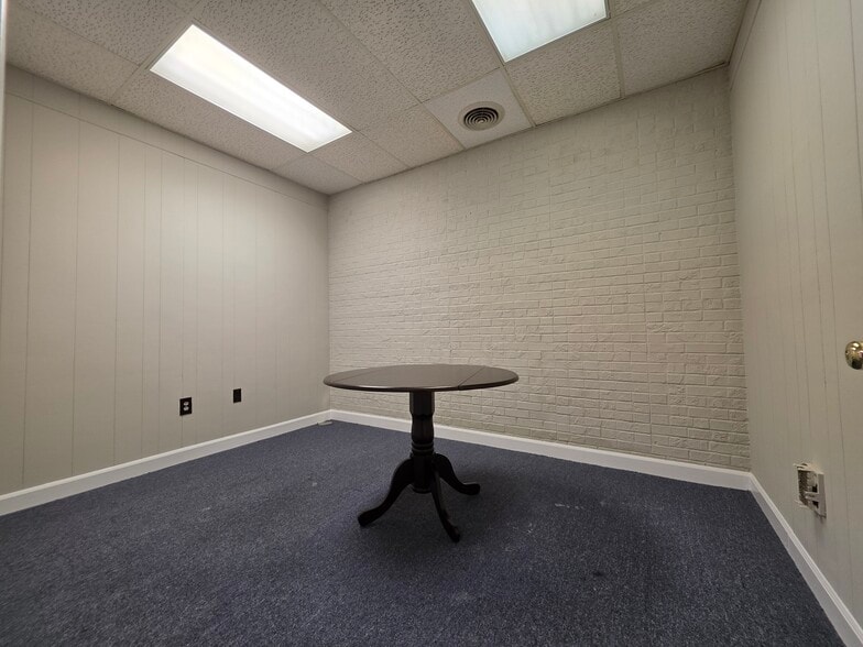 More Photos Of 404 St Andrews Dr, Greenville Office For Lease