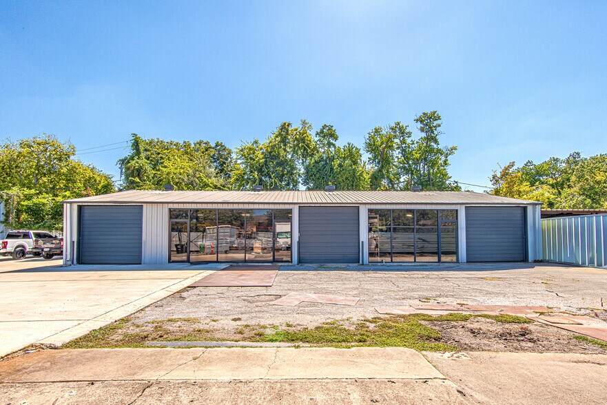 More Photos Of 5703-5705 Edgemoor Dr, Houston Warehouse For Lease