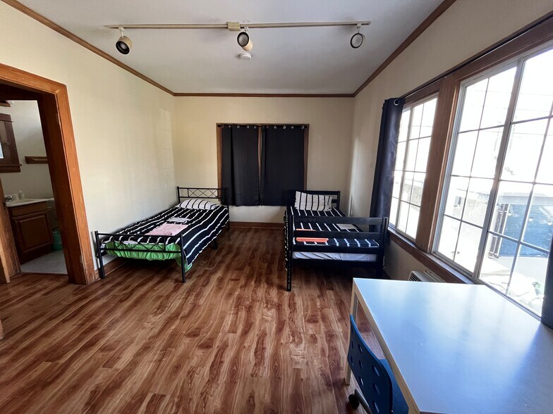 More Photos Of 1527 N McCadden Pl, Los Angeles Dormitory For Lease