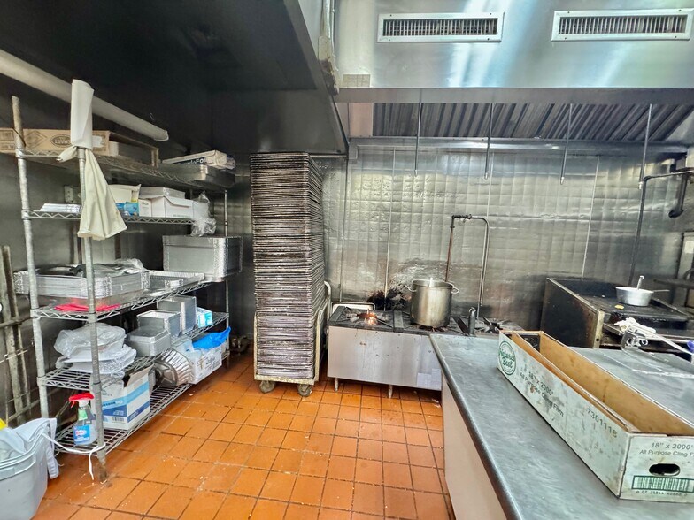 More Photos Of 560 Franklin Ave, Franklin Square Freestanding For Sale