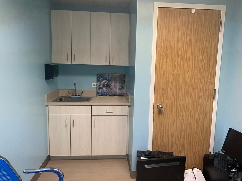 More Photos Of 1830 Town Center Dr, Reston Medical For Sale