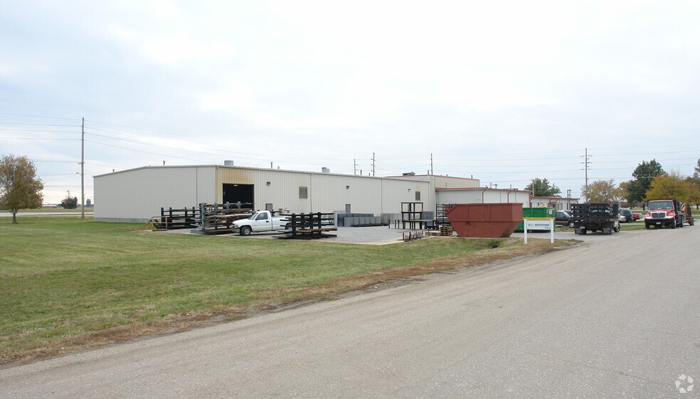 More Photos Of 4010 NW 39th St, Lincoln Warehouse For Lease