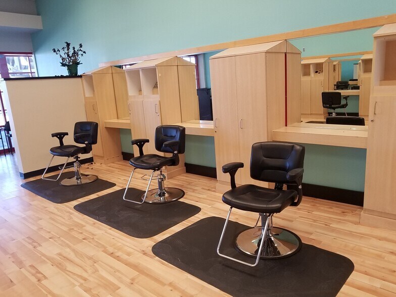 More Photos Of 10101 Market St, Rothschild General Retail For Lease