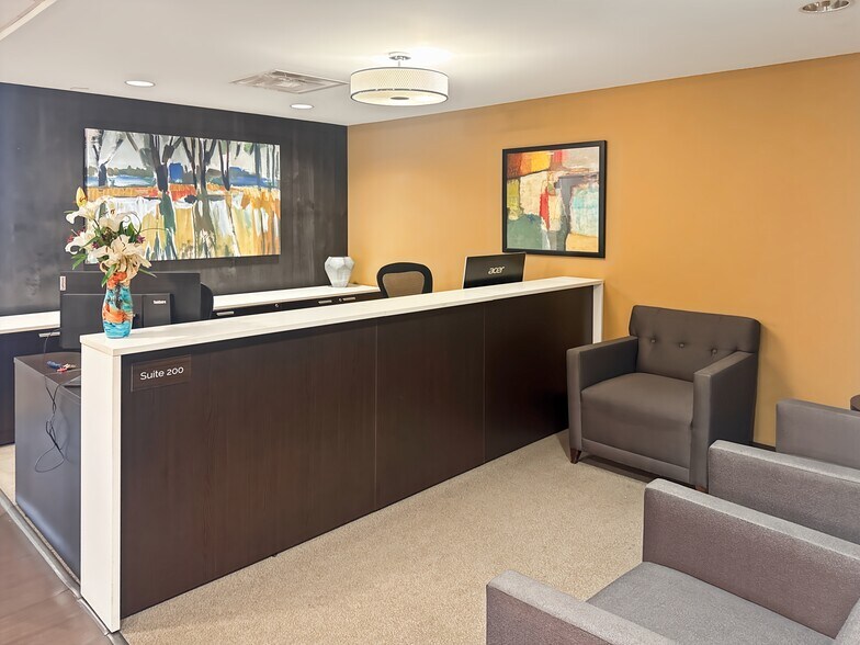More Photos Of 1010 Lake St, Oak Park Coworking Space