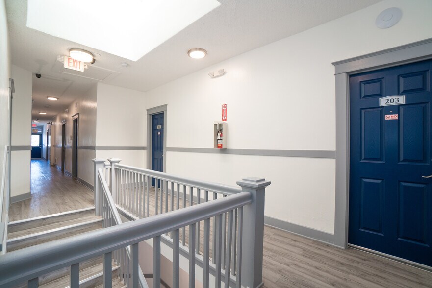 More Photos Of 238 W 10th St, San Pedro Hotel For Sale