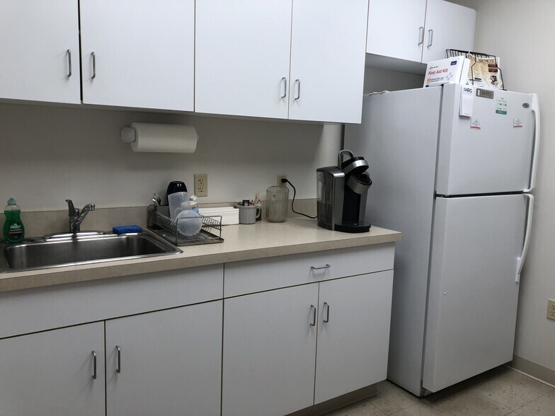 More Photos Of 1848 Charter Ln, Lancaster Office For Lease