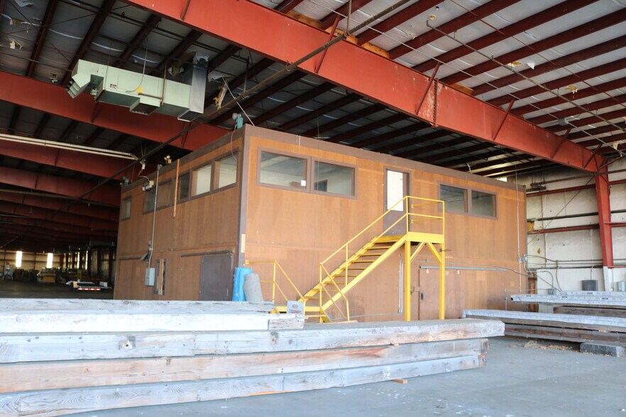 More Photos Of 411 Snow Mountain Ave, Hines Warehouse For Sale