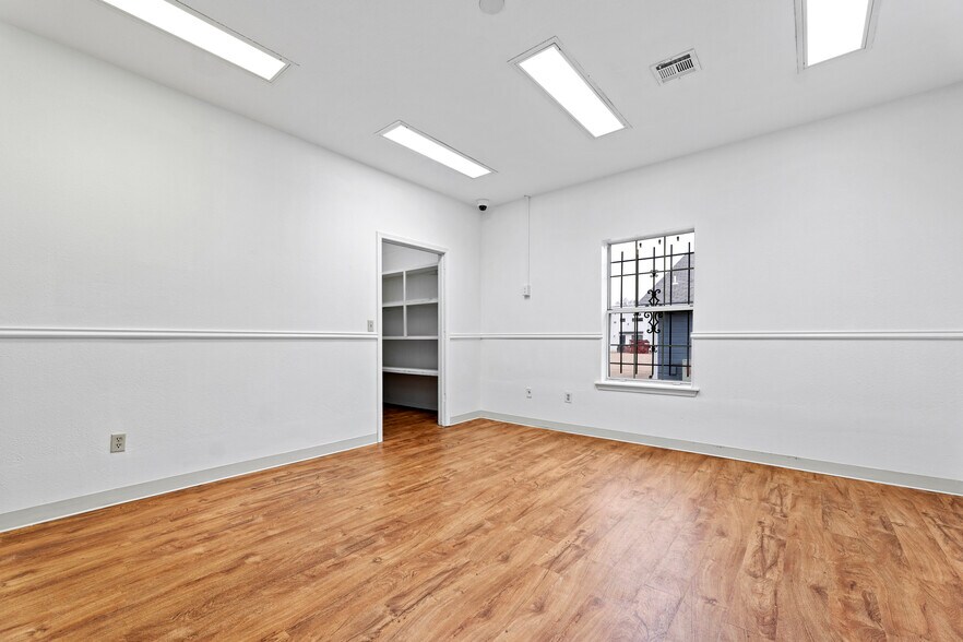 More Photos Of 71 Colt Square Dr, Fayetteville Loft Creative Space For Sale
