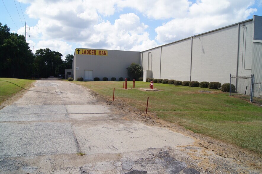 More Photos Of 2018 W Vernon Ave, Kinston Warehouse For Lease