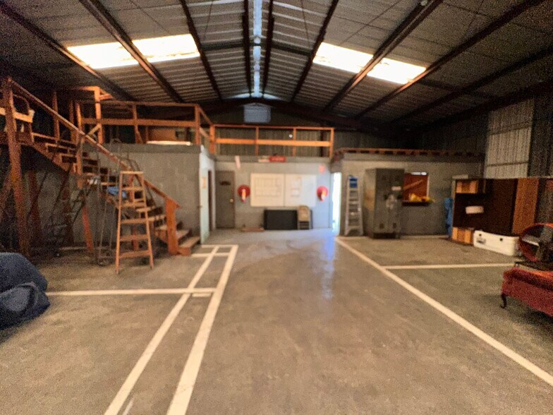 More Photos Of 4517 11th St, Gulfport Warehouse For Sale