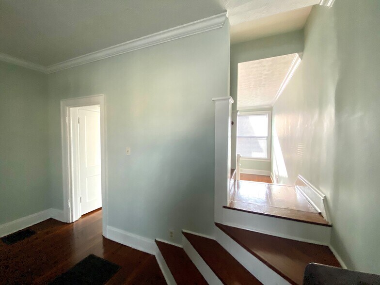 More Photos Of 19 E Kossuth St, Columbus Office Residential For Sale