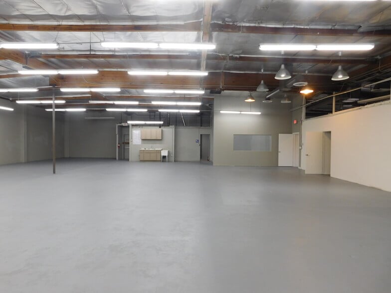More Photos Of 1374 E 16th St, Los Angeles Warehouse For Sale