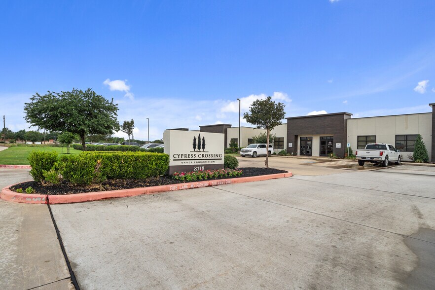 More Photos Of 8118 Fry Rd, Cypress Unknown For Lease