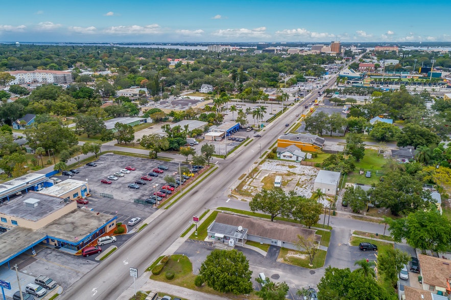 More Photos Of 2001 9th St, Bradenton Freestanding For Lease