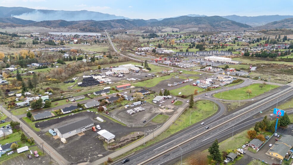 More Photos Of 1625 W Duke Rd, Sutherlin Warehouse For Sale