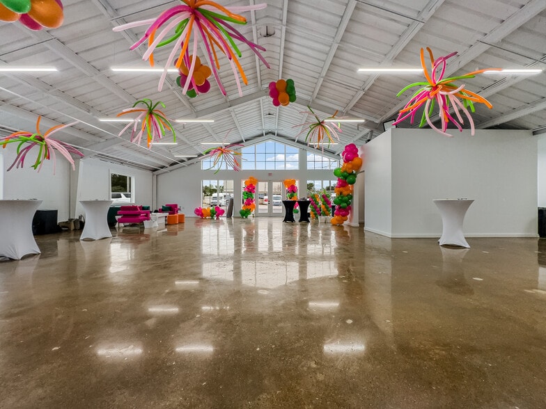 More Photos Of 2330 Langford St, Dallas Storefront For Sale