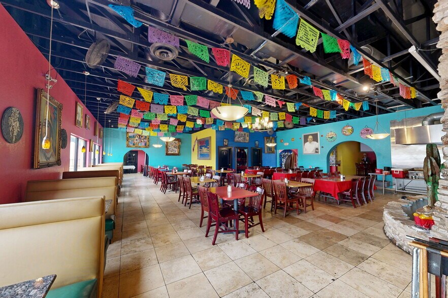 More Photos Of 4946 Rigsby Ave, San Antonio Restaurant For Sale