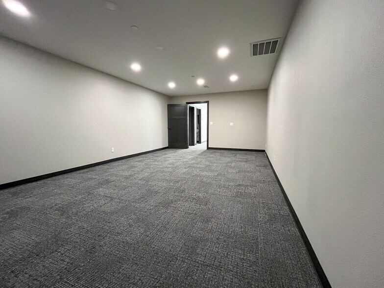 More Photos Of 2004 Creek Dr, Rapid City Warehouse For Lease