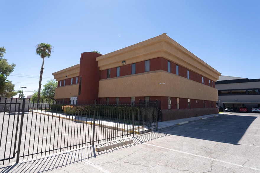 More Photos Of 5430 W Sahara Ave, Las Vegas Office For Lease