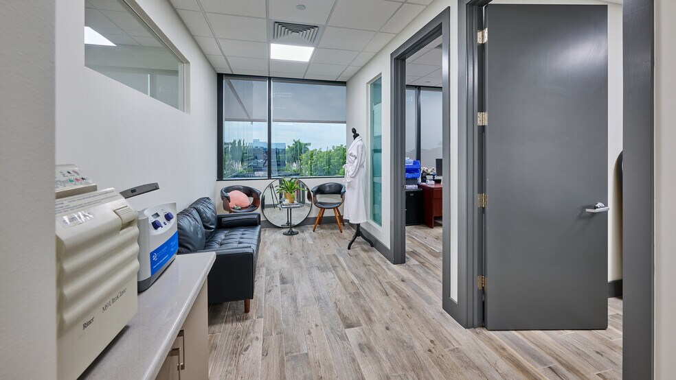 More Photos Of 4800 N Federal Hwy, Boca Raton Medical For Sale