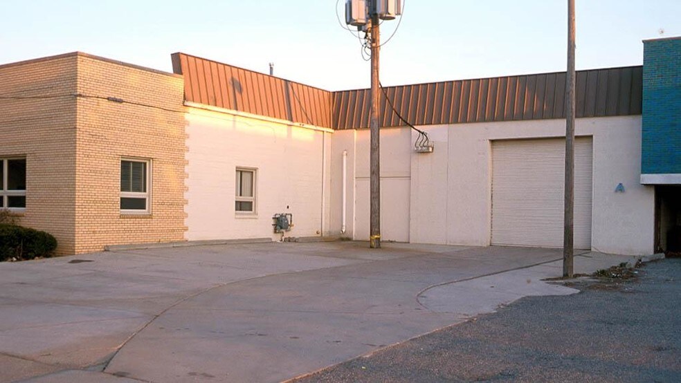 More Photos Of 1640-1700 E Nine Mile Rd, Ferndale Industrial For Sale