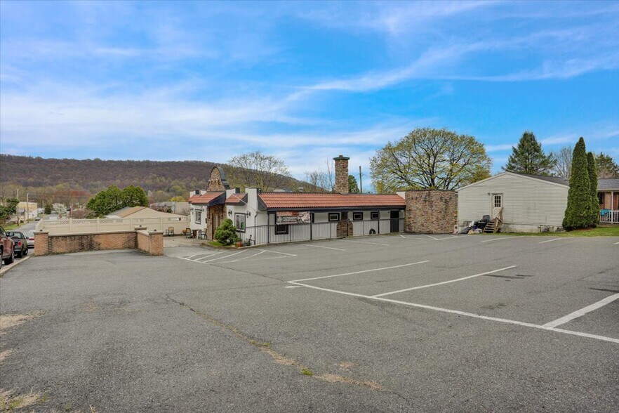 More Photos Of 16 Columbia Ave, Reading Restaurant For Sale