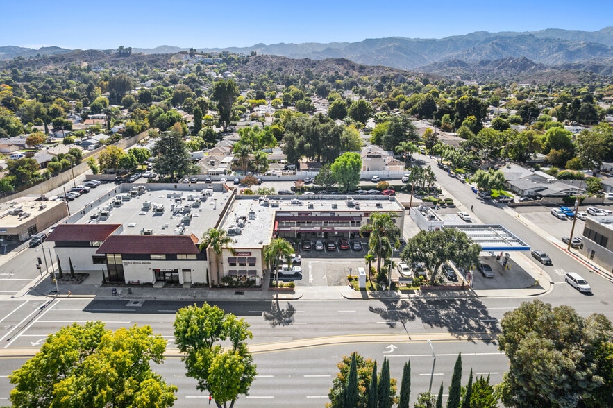 More Photos Of 23942-23945 Lyons Ave, Santa Clarita Storefront Retail Office For Lease