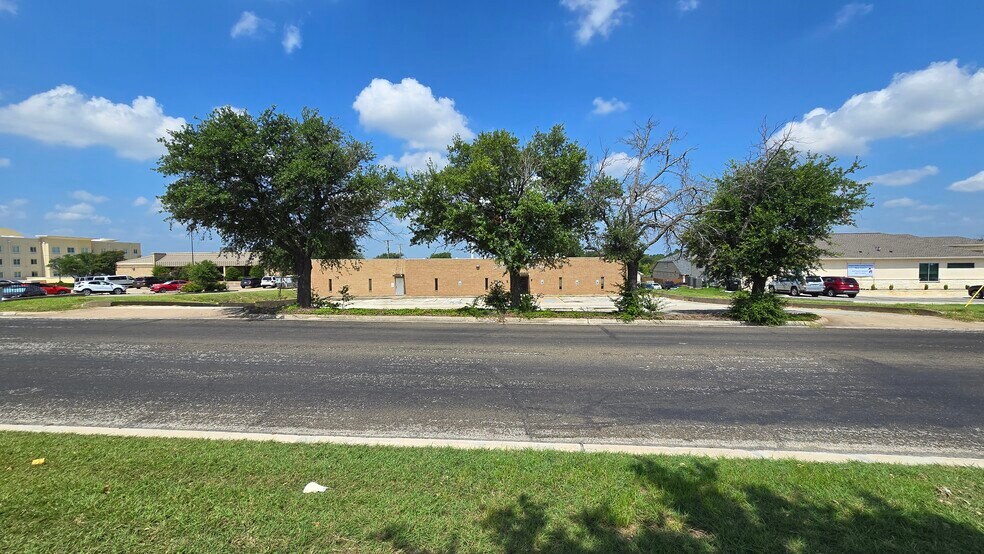 More Photos Of 2408 S 37th St, Temple Office For Lease