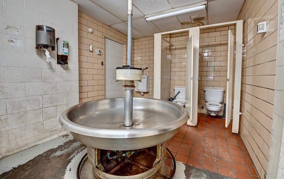 More Photos Of 96 E Miller Ave, Akron Manufacturing For Sale