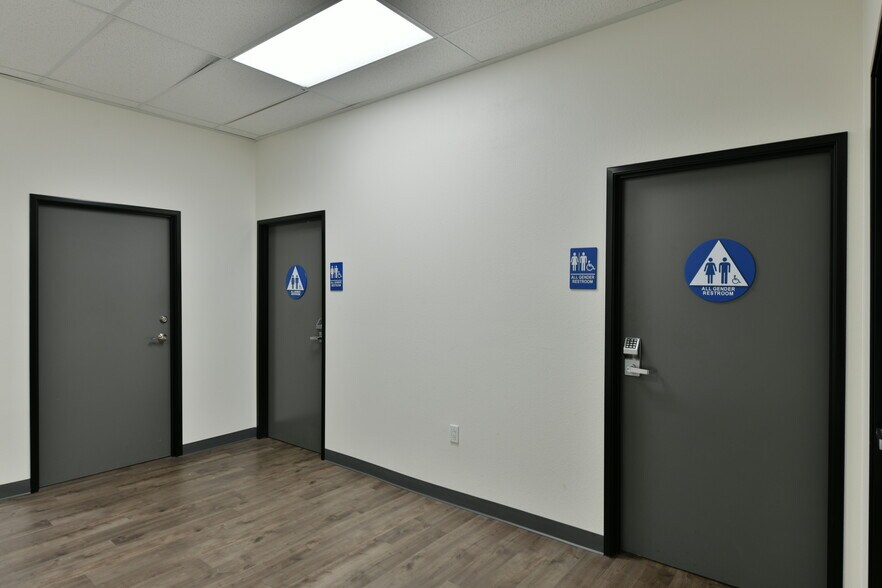 More Photos Of 15900 Hawthorne Blvd, Lawndale Office Residential For Lease