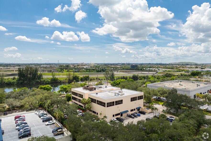 More Photos Of 14100 Palmetto Frontage Rd, Miami Lakes Office Residential For Sale