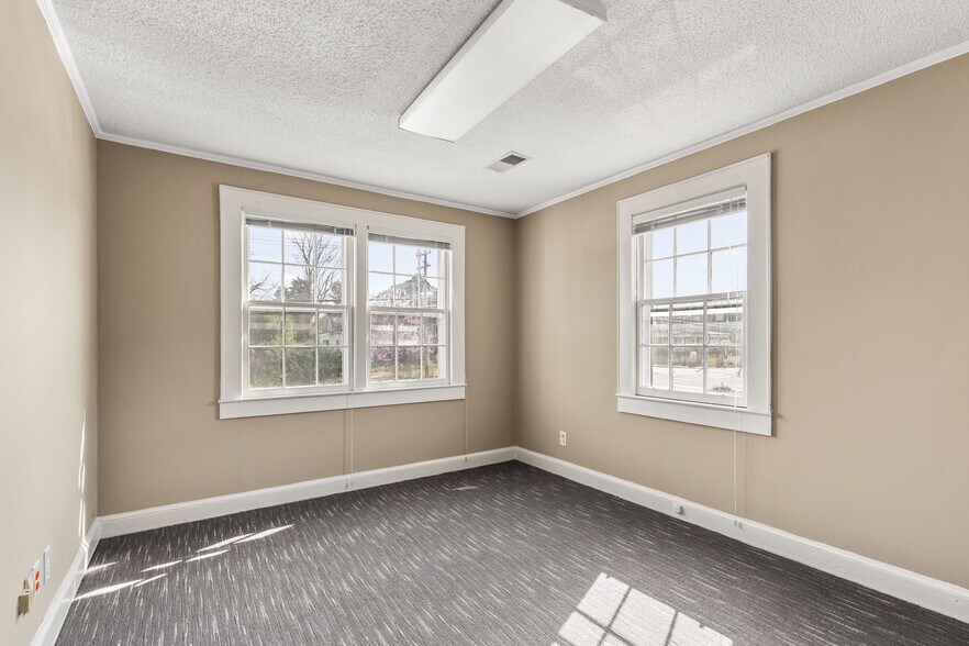 More Photos Of 302 N White St, Lancaster Office For Sale