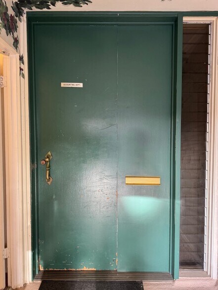 More Photos Of 51-63 Malaga Cove Plz, Palos Verdes Estates General Retail For Sale