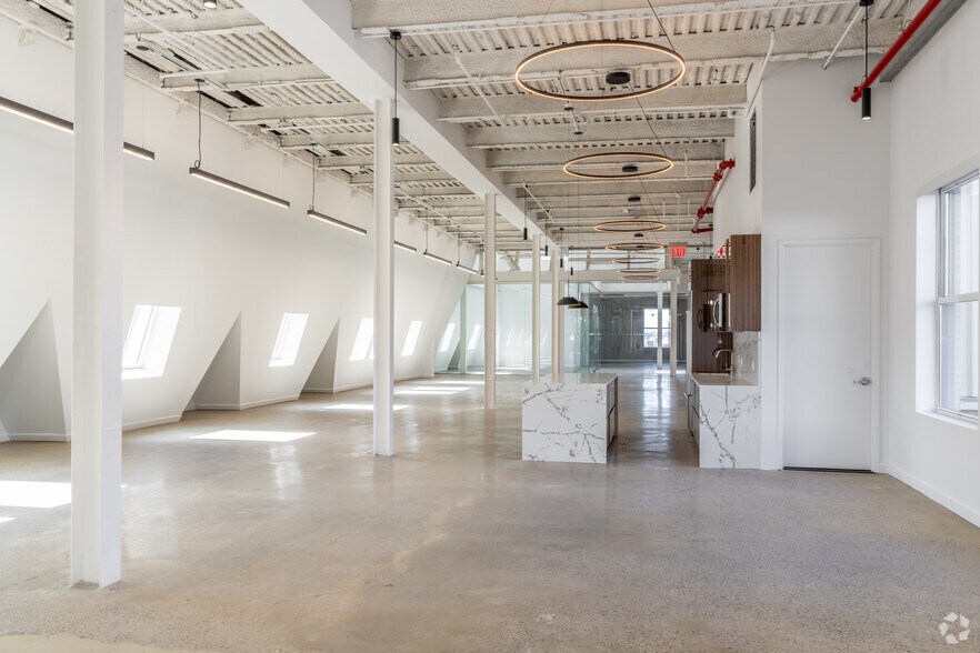 More Photos Of 156 Fifth Ave, New York Coworking Space