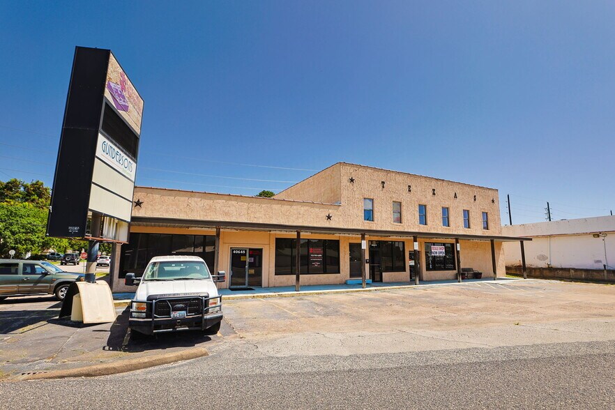 More Photos Of 40648 Hwy290 Business, Waller Office For Sale