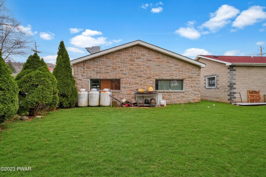 More Photos Of 302 Pennsylvania Ave, Matamoras Restaurant For Sale