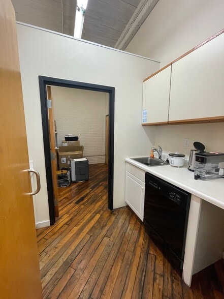 More Photos Of 85 Willow St, New Haven Flex For Lease