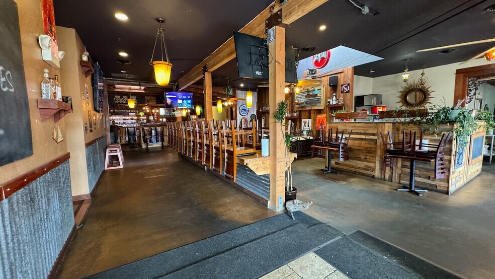 More Photos Of 234 SW 5th St, Grants Pass Restaurant For Lease