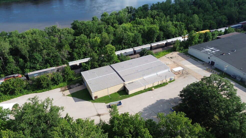 More Photos Of 2900 Hwy 22, Muscatine Manufacturing For Sale